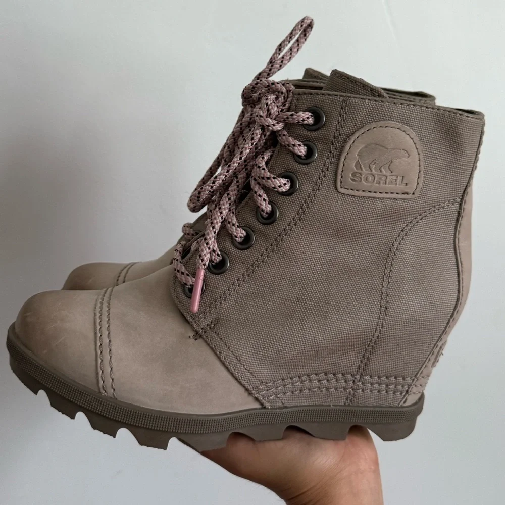 Sorel Women’s Joan Of Arctic Wedge Winter Booties Taupe, Size 7.5